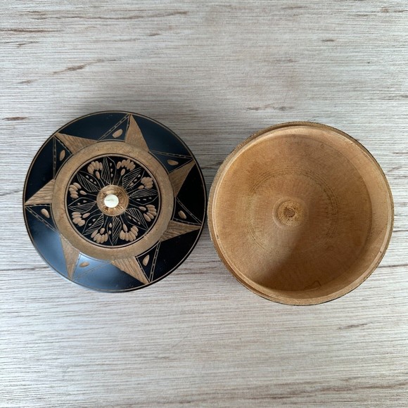 Vintage Carved Wood Round Trinket Box Spice Jar 3.5" H Light & Dark Brown OOAK - Picture 5 of 11